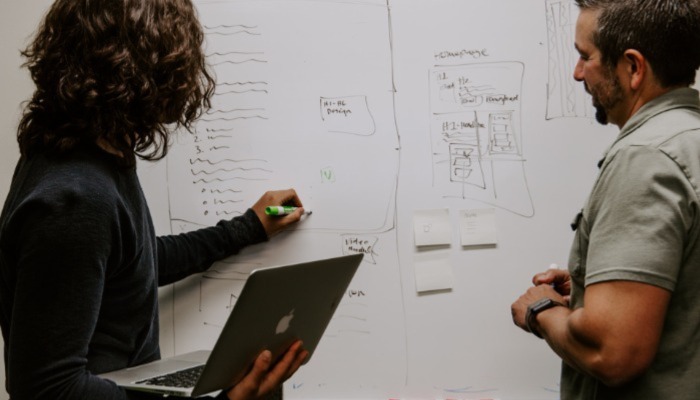 8 features in project management software